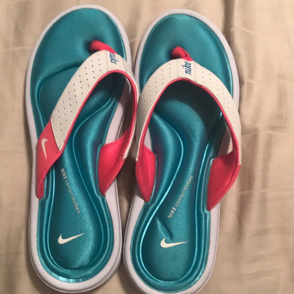 Nike comfort flip flops